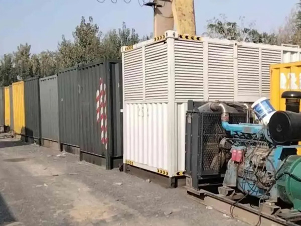 城西200KW柴油发电机机组每小时油耗是多少？